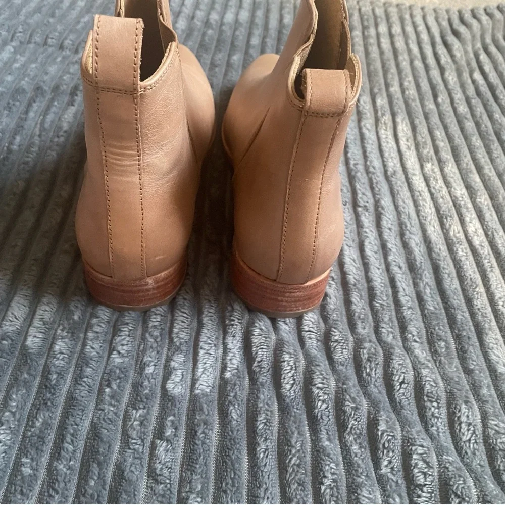 Nisolo Eva Everyday Chelsea Boots Size 8.5 Almond Brown Leather